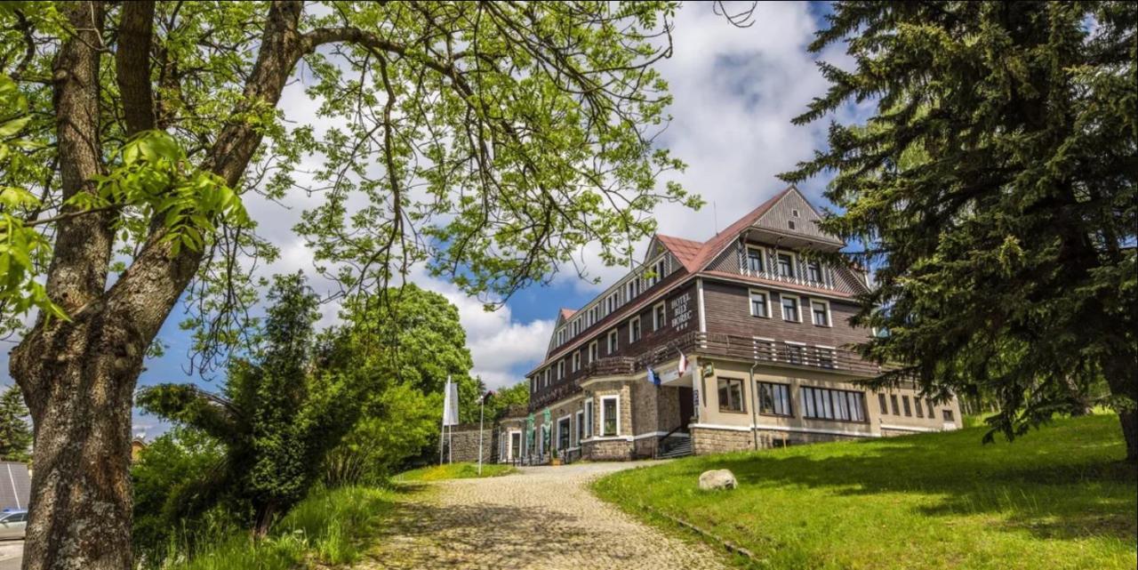 Spa Hotel Bily Horec Гаррахов Екстер'єр фото