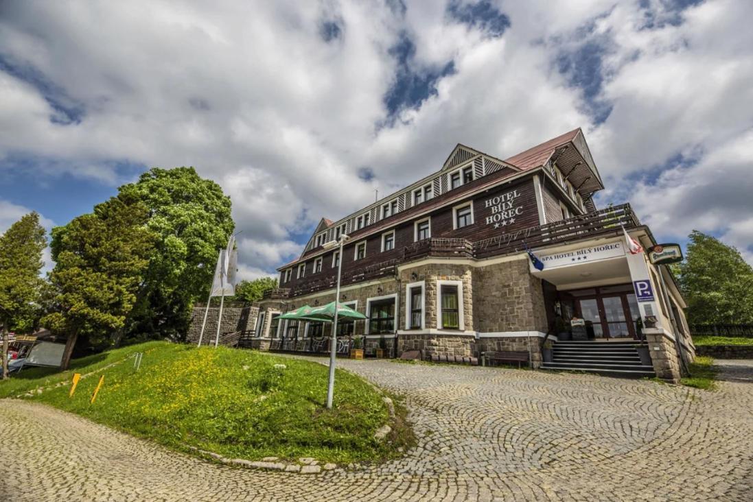 Spa Hotel Bily Horec Гаррахов Екстер'єр фото